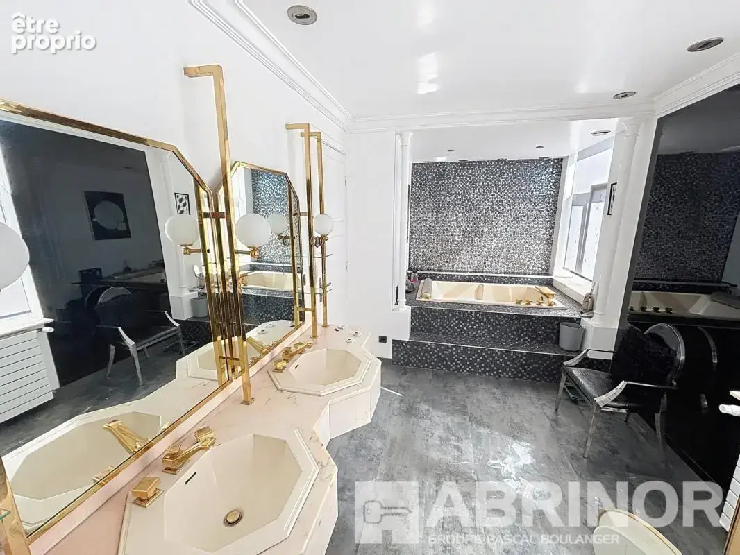 Maison de famille individuelle bâtie sur 1770m² - photo 10