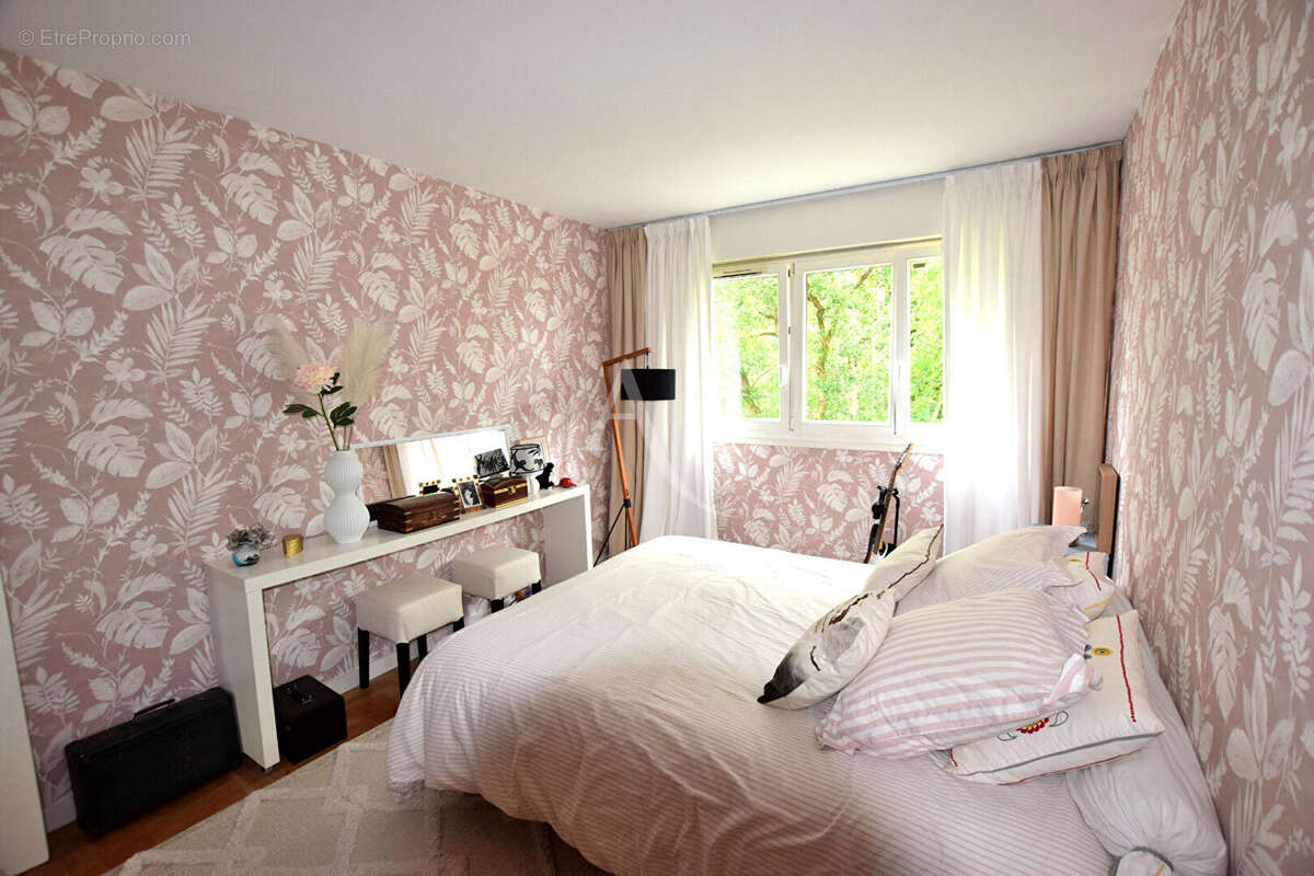 Appartement à BURES-SUR-YVETTE