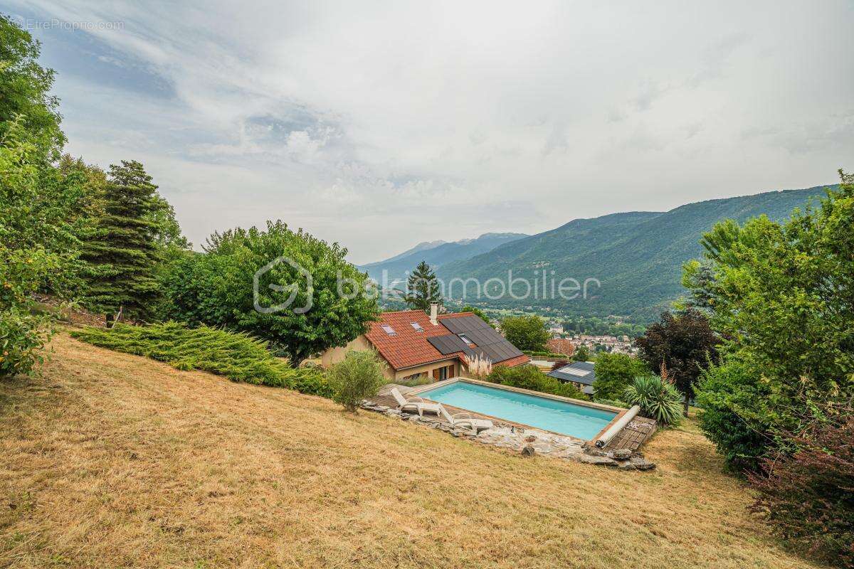  Maison familiale avec grand terrain, piscine et autonomie énergétique – Notre-Dame-de-Mésage Le Haut - photo 21