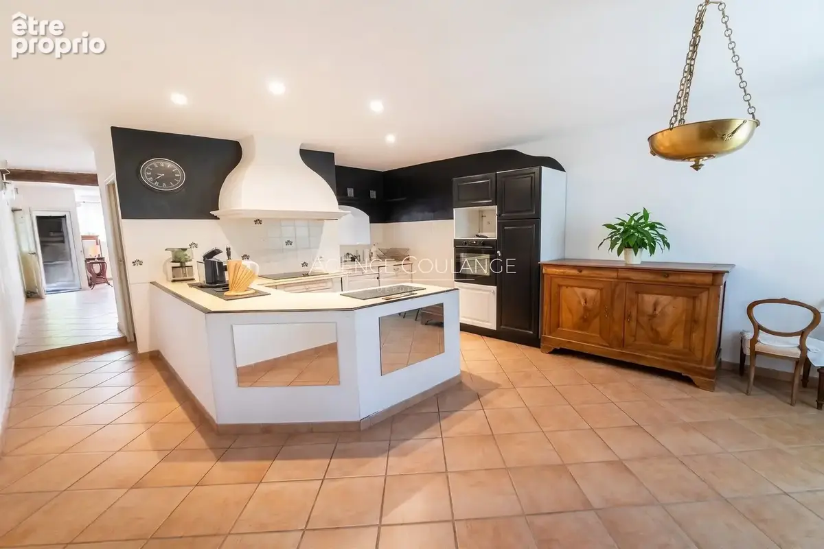 Maison 170 m² à La Cadiere-D'azur  - photo 4