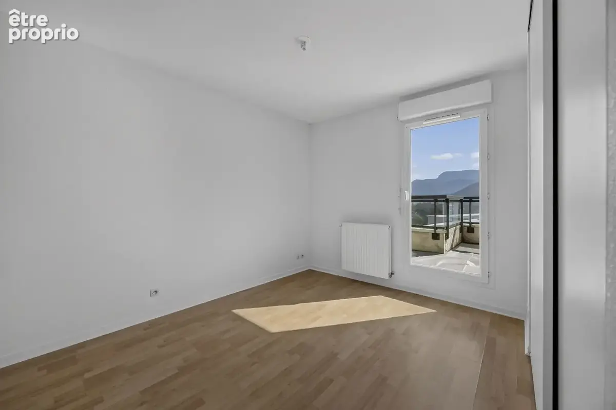 Coup de cœur assuré pour ce magnifique T3 de 72,26 m2 en attique, prolongé par 34 m2 de terrasse et de balcon - photo 5