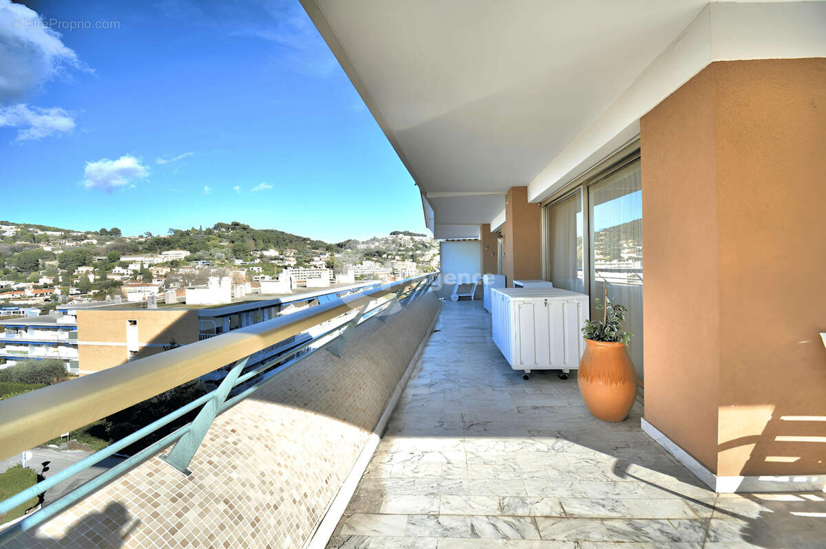 Appartement à LE CANNET