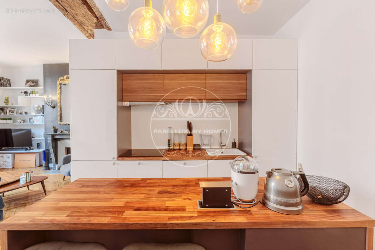 Appartement à PARIS-1E