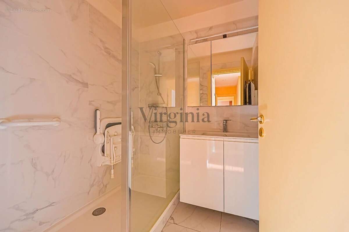 Appartement à CHARENTON-LE-PONT