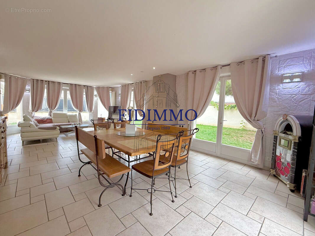 Maison à SAINT-MAUR-DES-FOSSES