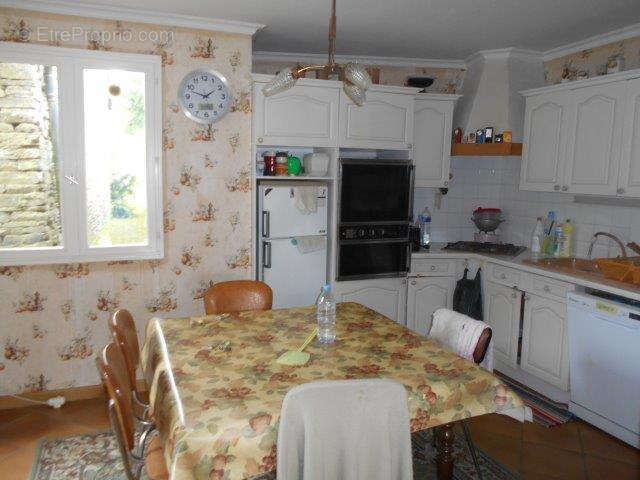 Grande maison familiale + 2 maisons en pierres sur 668 m2 de terrain - photo 7
