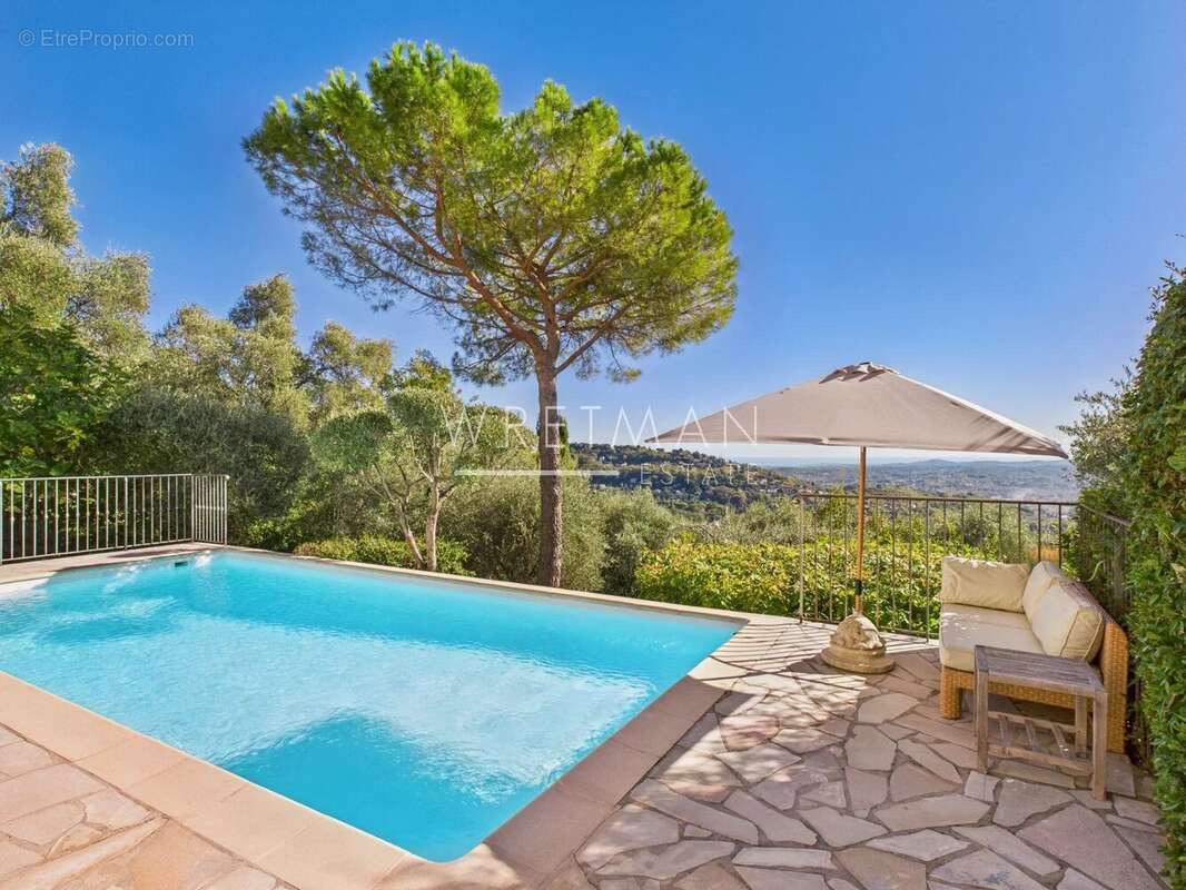 Maison à CHATEAUNEUF-GRASSE