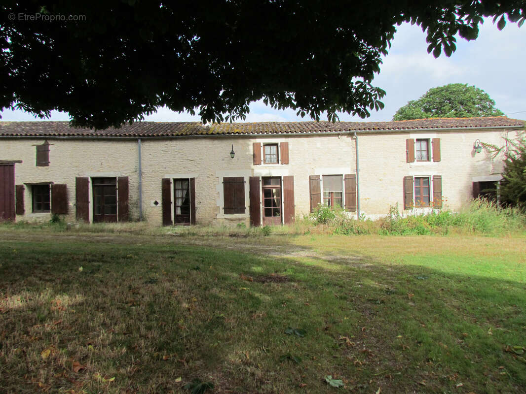 Maison à LONGRE