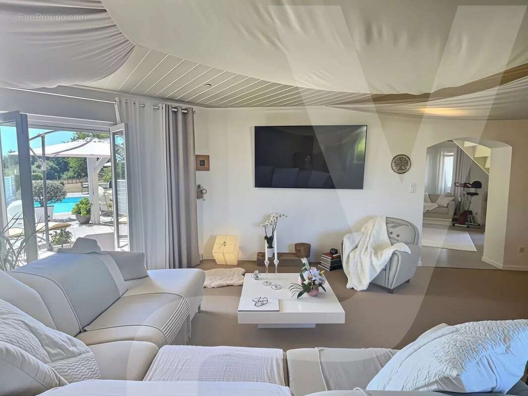 Maison 205 m² – Piscine – Terrain 2 000 m² - photo 5