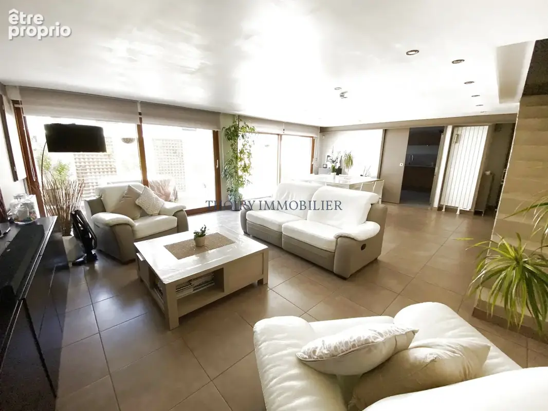 Maison ancienne rénovée sur 135 m2 de terrain. - photo 2