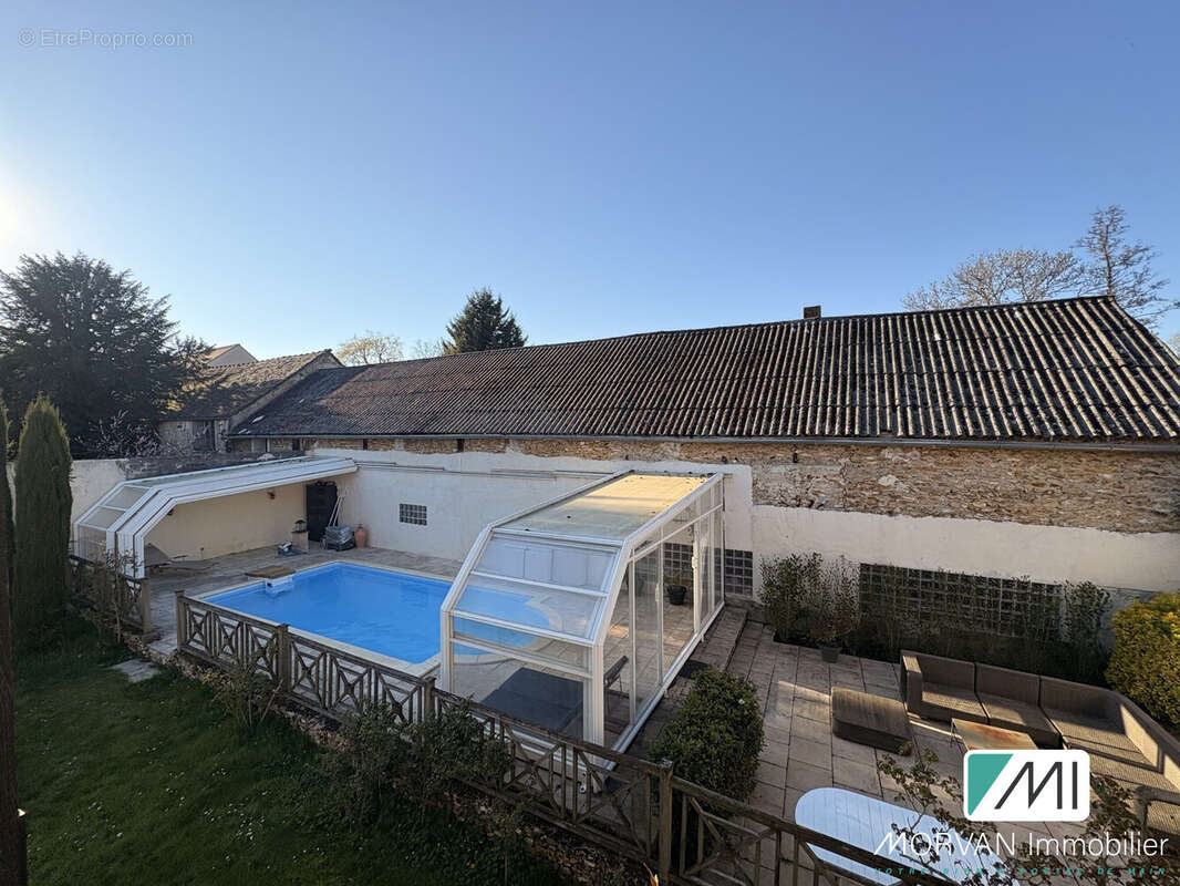 Maison 210 m² à La Celle-Les-Bordes  - photo 8