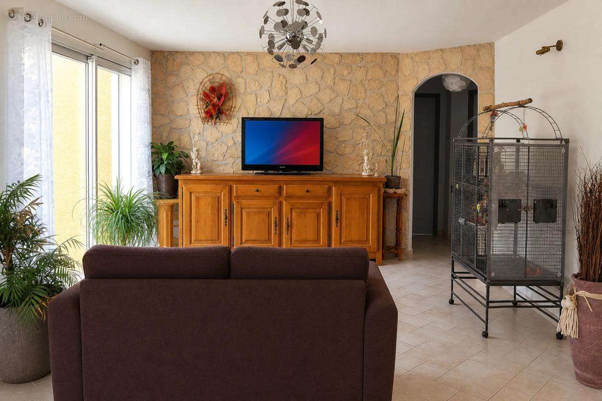 Maison de 157 m2 avec piscine et terrain de 3000 m2 - photo 3