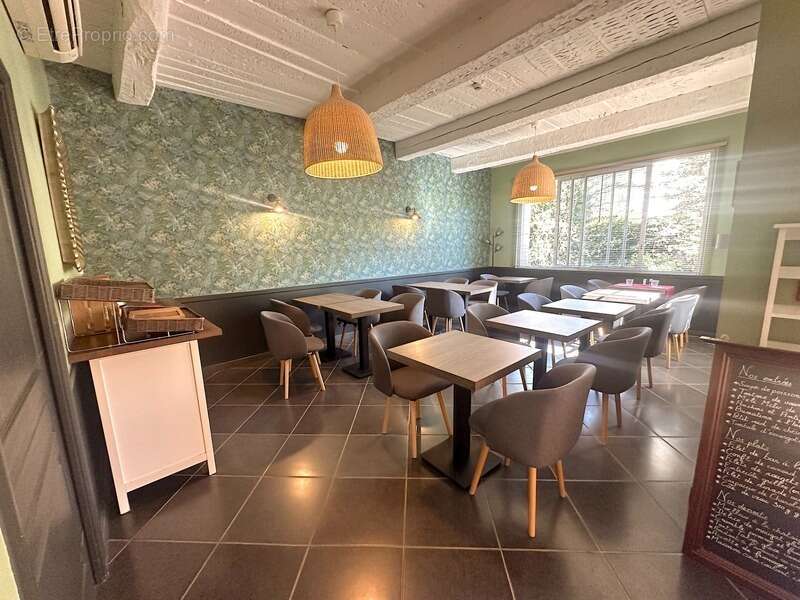 A vendre VAR (83), FDC avec MURS, hotel de charme 3*** climatisé 15 CH, restaurant, 7 mois d'activité CA 220KE - photo 2