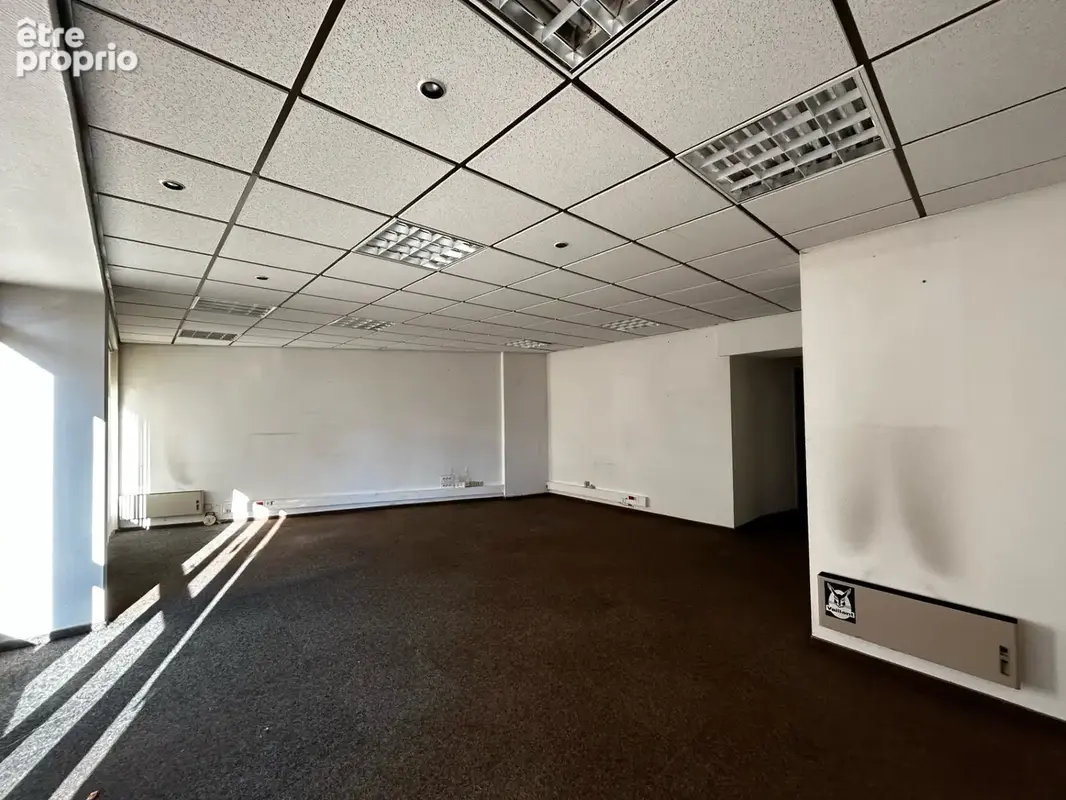 HYPER CENTRE local commercial ou professionnel d'environ 73,14 m2 - photo 6