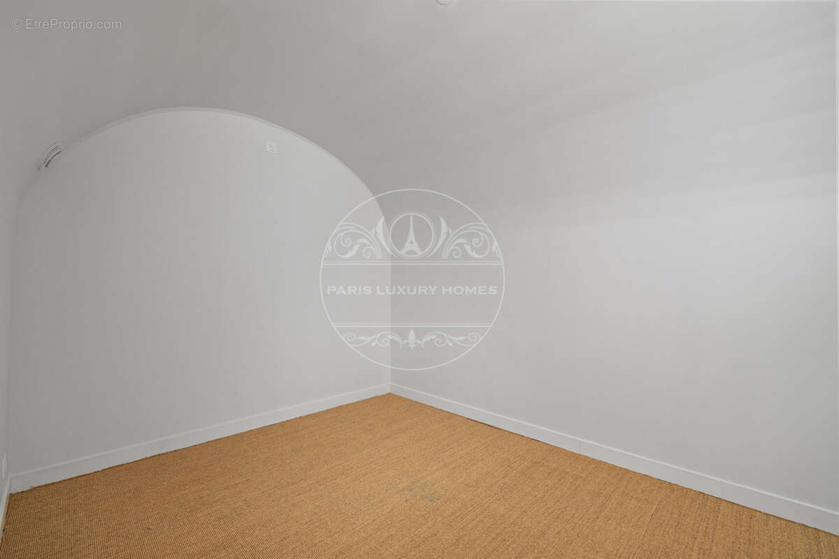 Superbe loft avec verrière à Paris 1er ! - photo 12