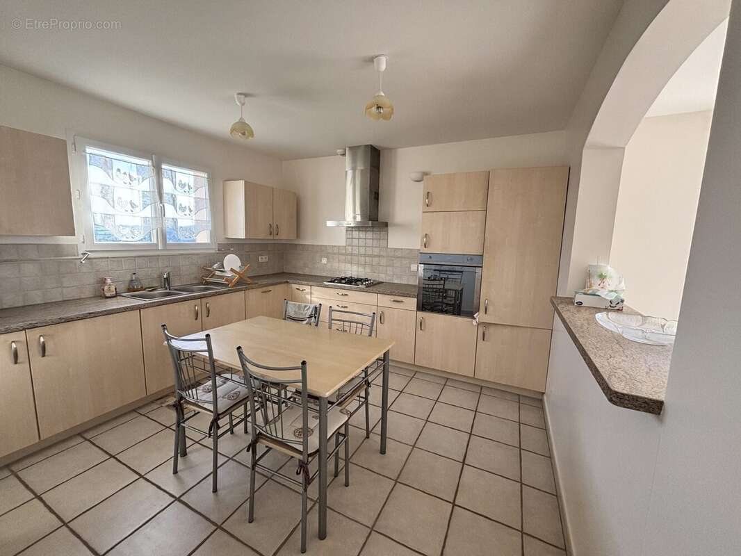 Maison à SAINT-BONNET-DES-BRUYERES