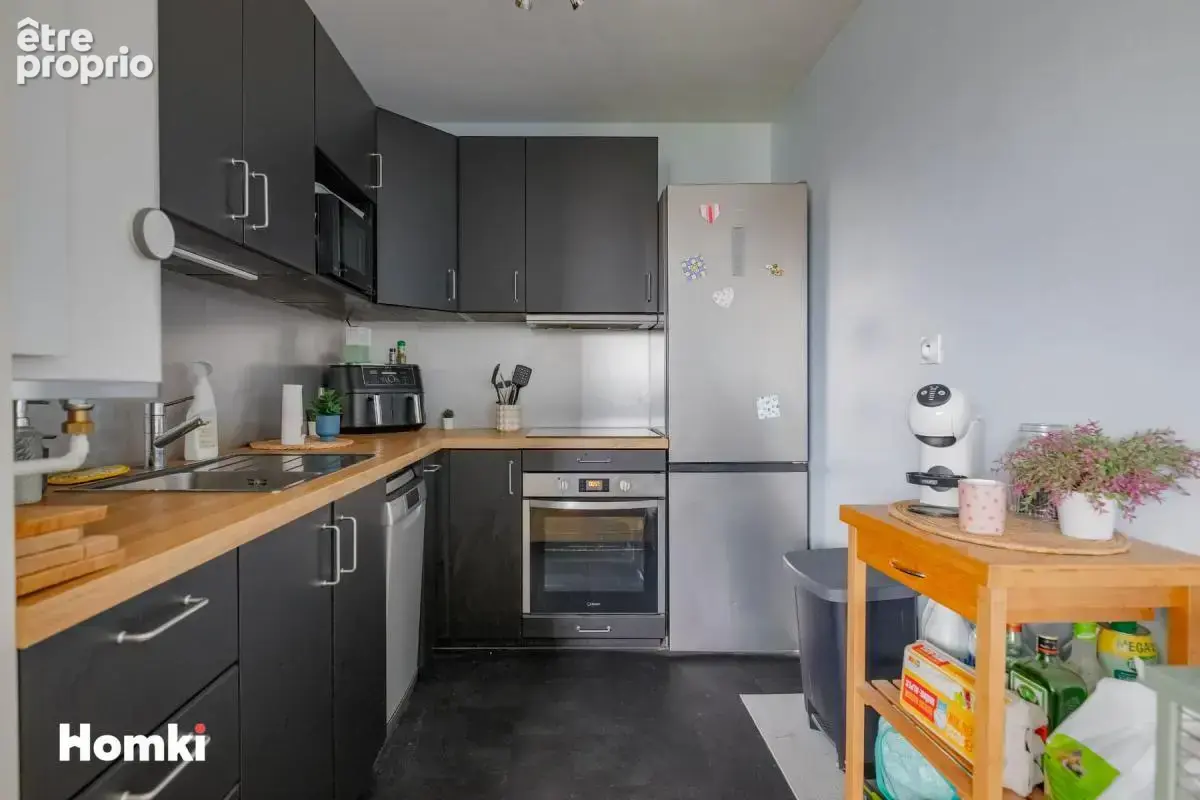 Villeurbanne Croix-Luizet – T2 rénové de 45 m² en dernier étage avec vue dégagée, parking et cave - photo 6