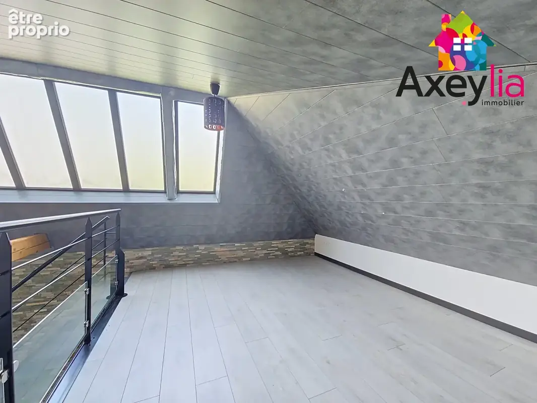 A vendre - centre roanne - maison type loft avec 3 chambres - photo 8