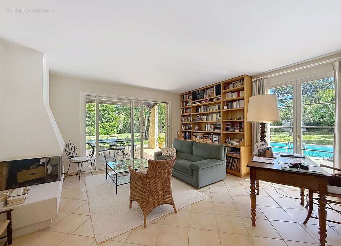 Maison 190 m² à Charbonnieres-Les-Bains  - photo 5