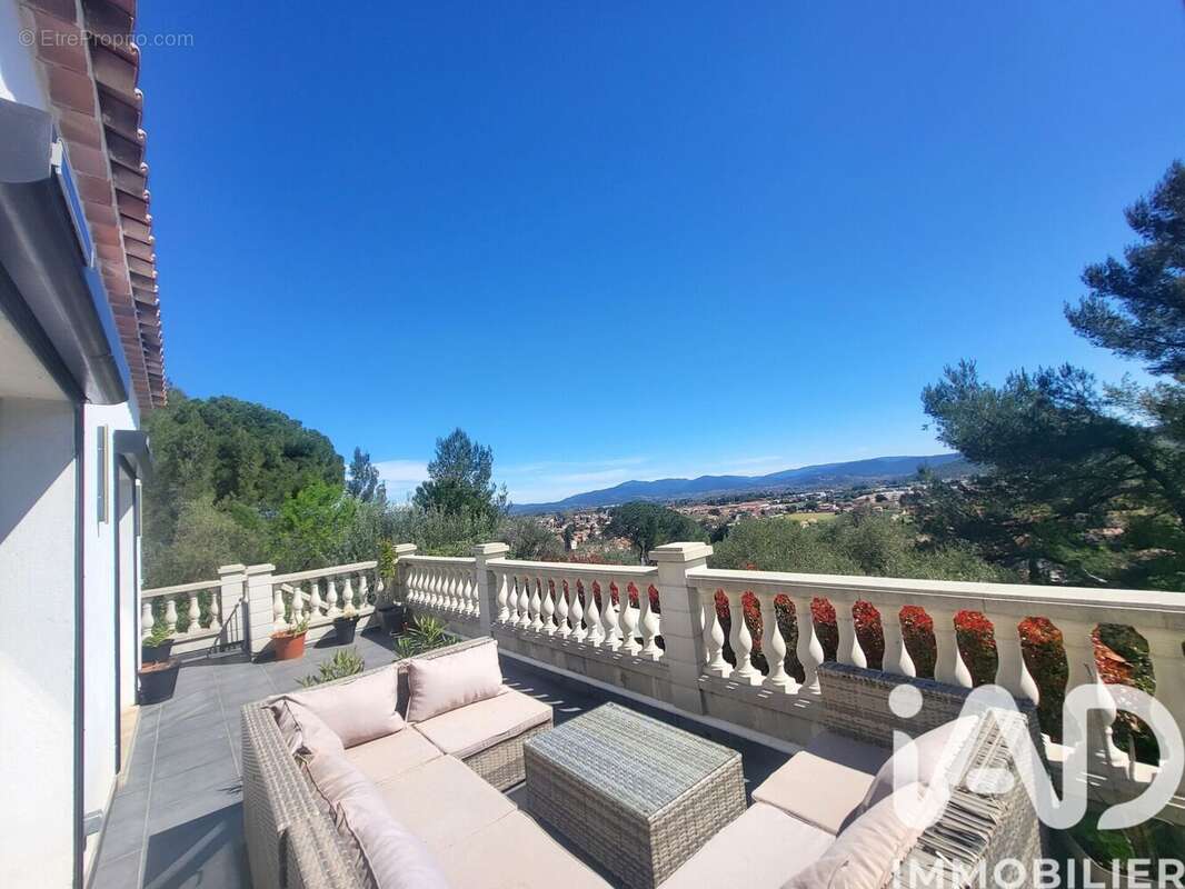 Photo 2 - Maison à CUERS