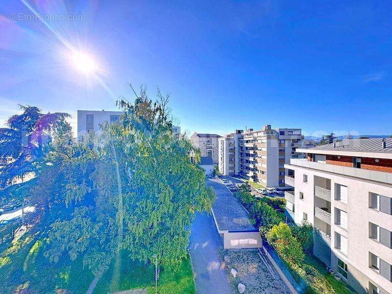 Appartement_t3_Annemasse_Genève_Ceva_tramway_Suisse_investissement_famille_Séjour_cuisine_equipée_chambre_salle_de_bains_terrasse_vue_ - Appartement à ANNEMASSE