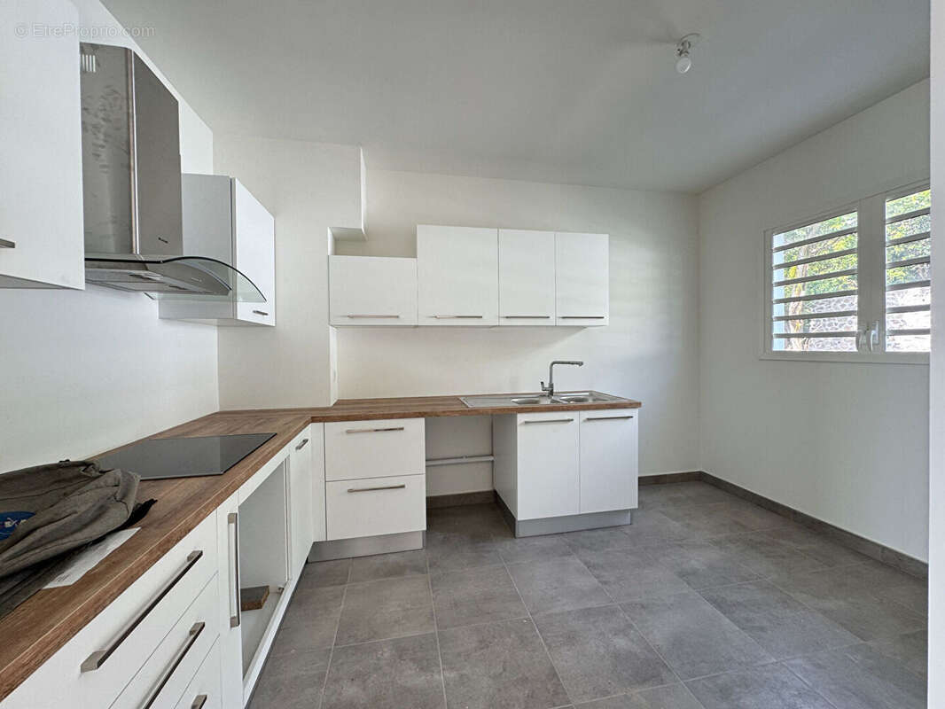 A VENDRE - Bellepierre - Appartement T4 neuf de 173 m2 de surface totale dans une copropriété de standing - photo 9