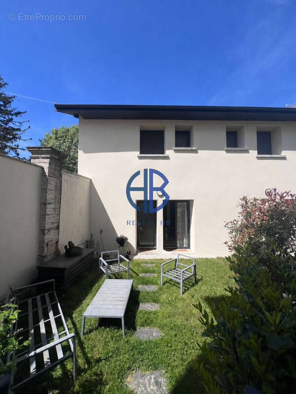 Appartement à COLOMBIER-SAUGNIEU