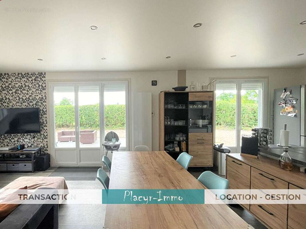 Maison à BAGE-LA-VILLE