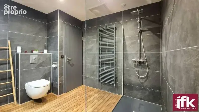 Maison plain-pied de 205 m² sur 13,52 ares avec piscine et double garage – DPE B - photo 13