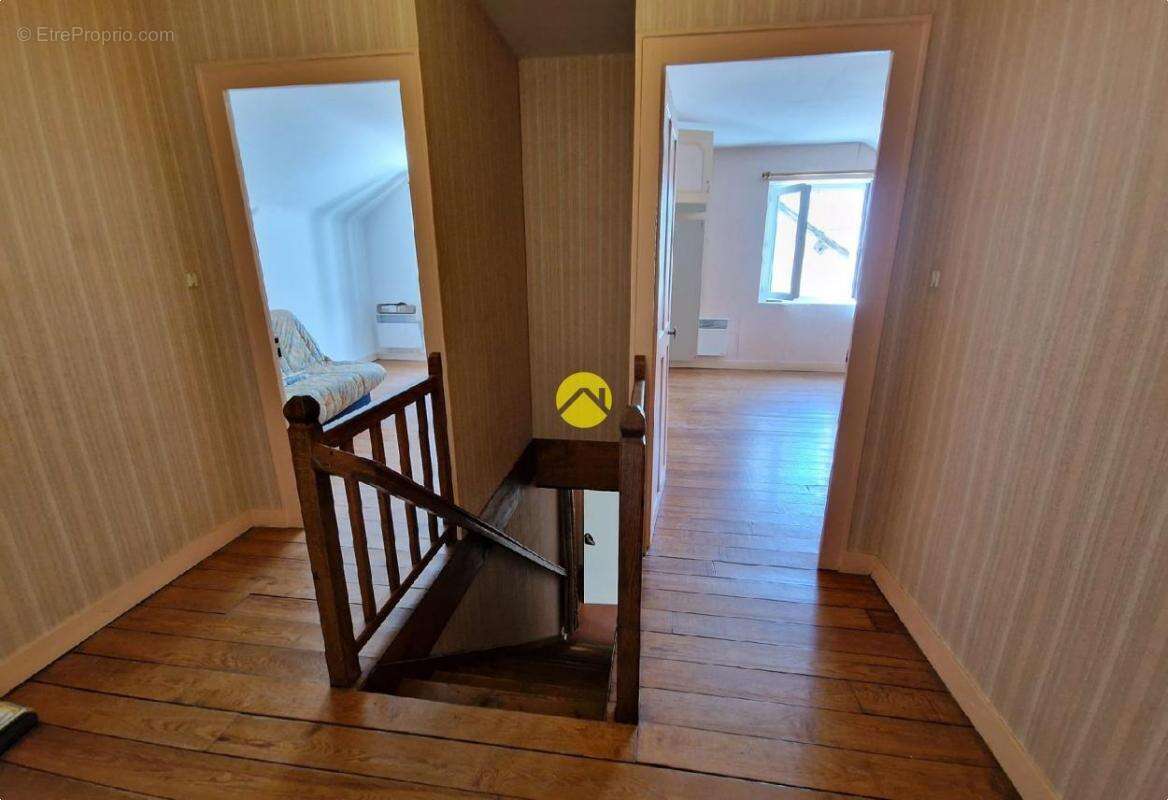 Maison à LES AIX-D&#039;ANGILLON