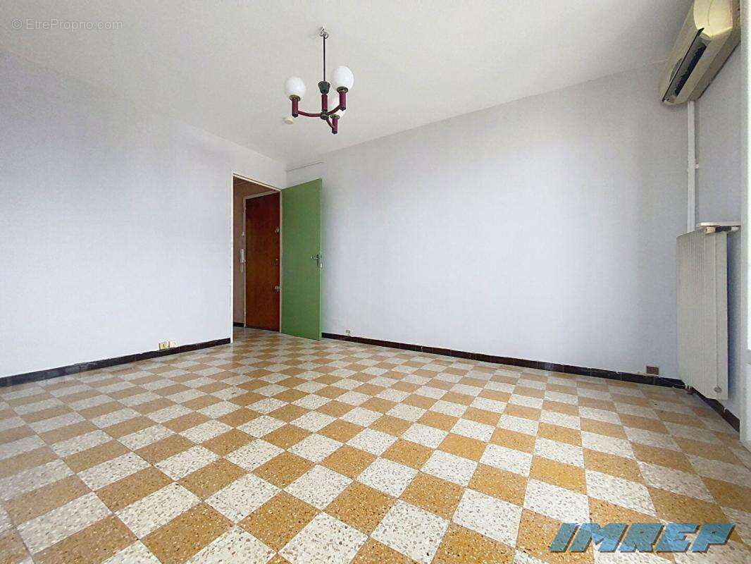 Appartement à MARSEILLE-4E