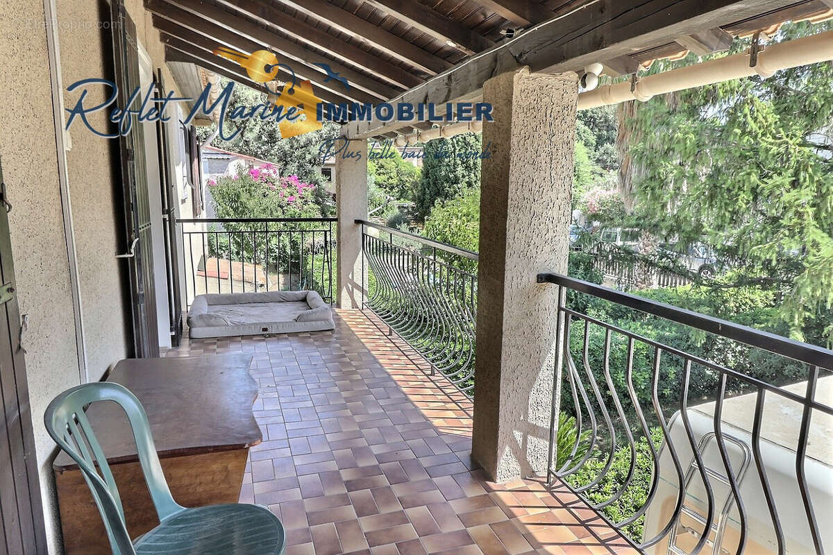 LA CIOTAT SAINT JEAN   RARE ! Maison 167 m2, terrain 1 078 m2 avec potentiel de division - photo 12