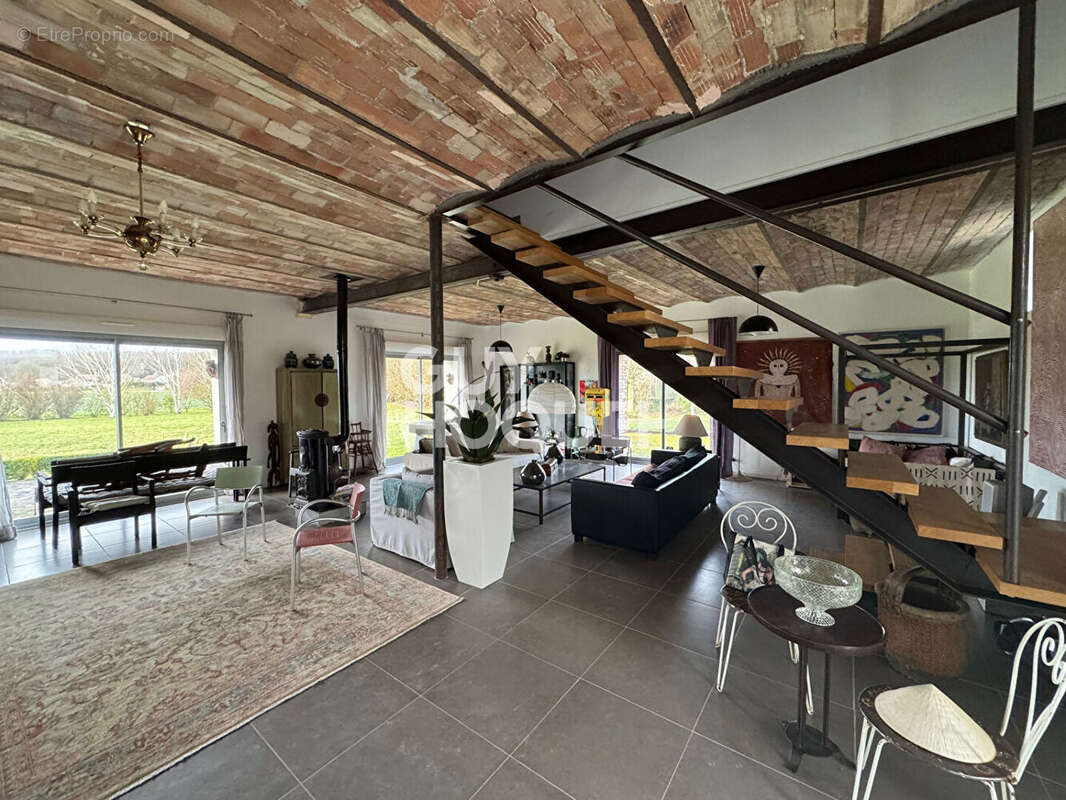 Maison à VILLETHIERRY