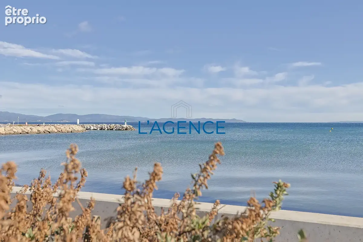 HYERES LA CAPTE - Mer à pieds - Maison de type T4 - 115m2 - photo 2