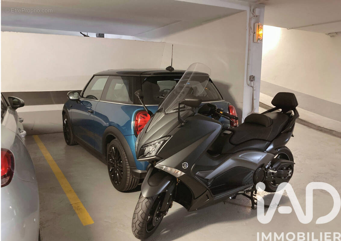 Photo 1 - Parking à PARIS-4E