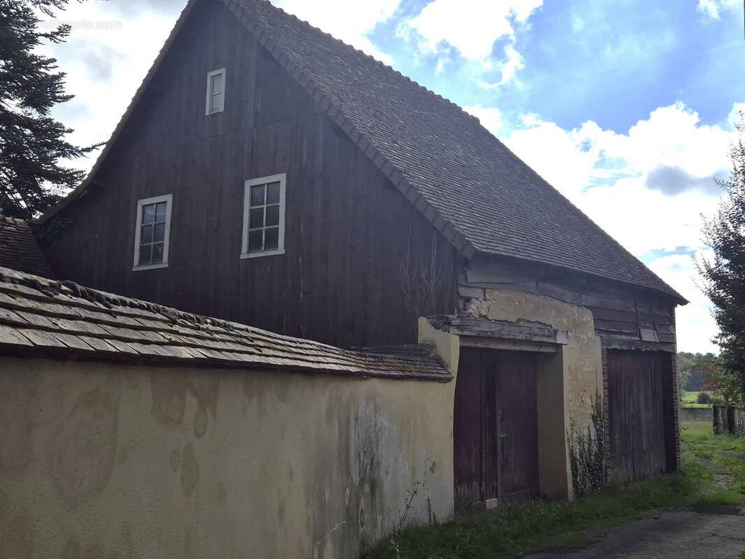 Parking à BELLOU-SUR-HUISNE