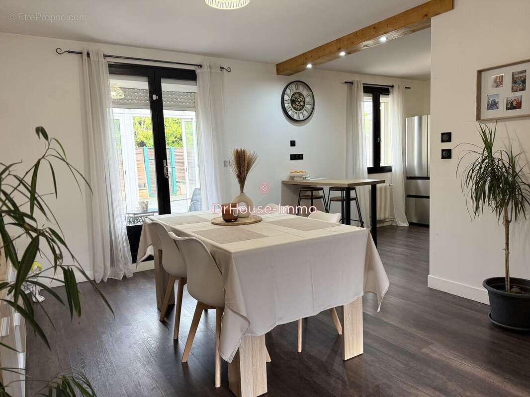 Maison à SAINT-JULIEN-LES-VILLAS