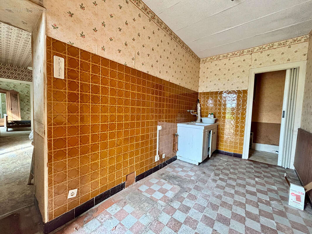 Maison à DURDAT-LAREQUILLE