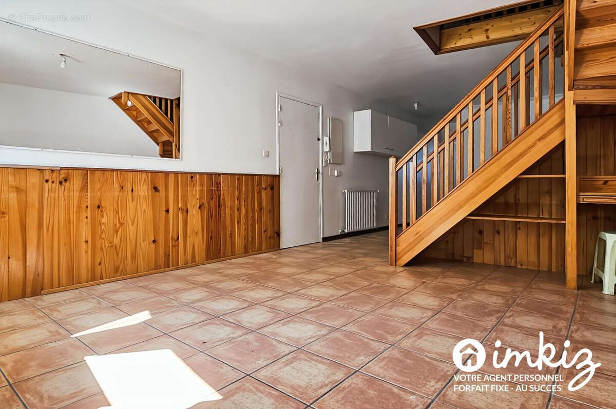Duplex atypique de 82 m² avec 4 pièces et garage - photo 2