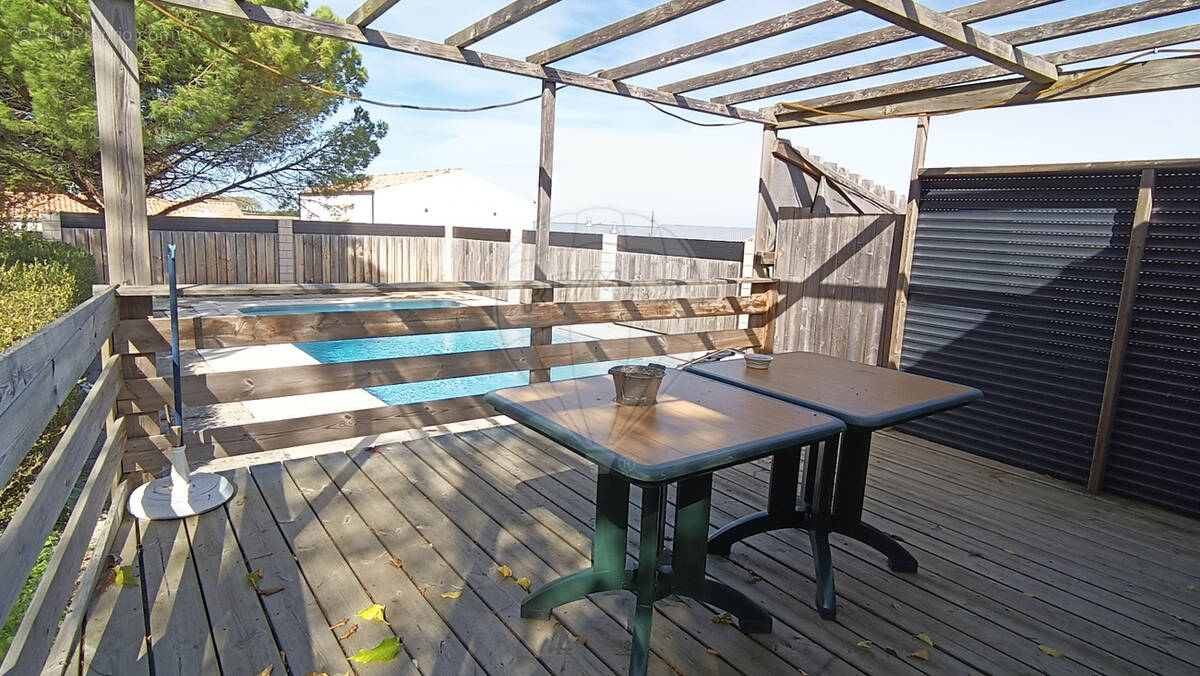 Maison à CHAILLEVETTE