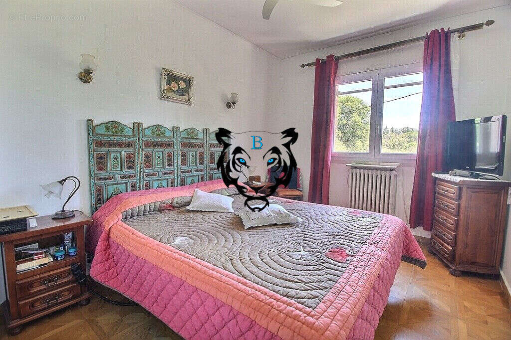 Maison à ROQUEBRUNE-SUR-ARGENS