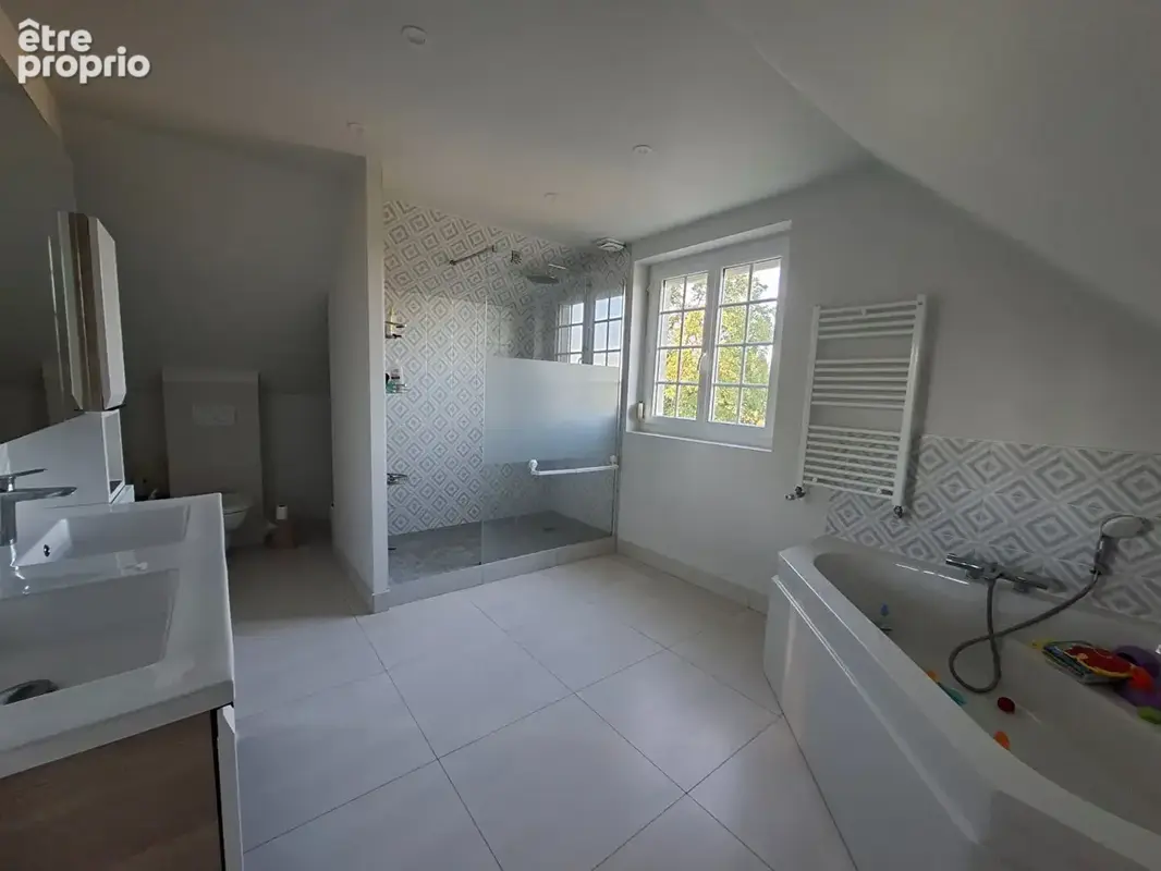 Maison Lisieux, 137 m², 5 ch dont 2 en rdc, 1sdb 1sd, 3138 m², véranda, pompe à chaleur. - photo 11