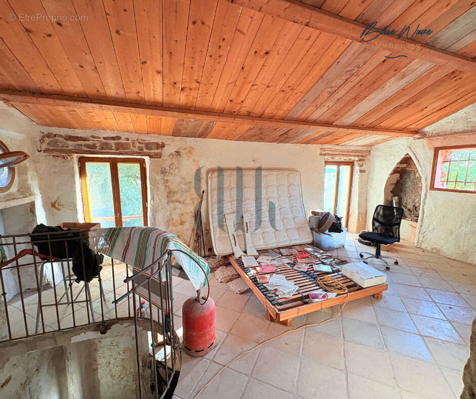 Bastide en pierre a rénover au pied du rocher de roquebrune - photo 9