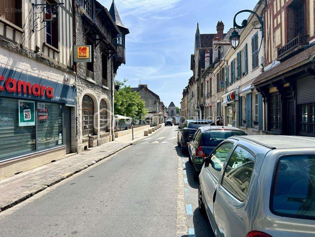 Commerce à MORET-SUR-LOING