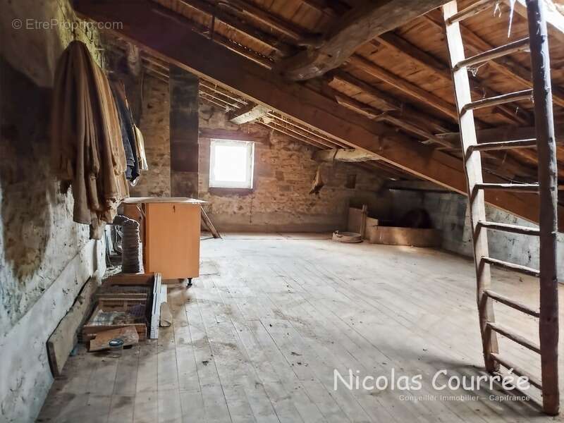 Maison à rénover – 191 m² – Fort potentiel – Environnement calme SAINT VINCENT LA CHATRE (79) - photo 13