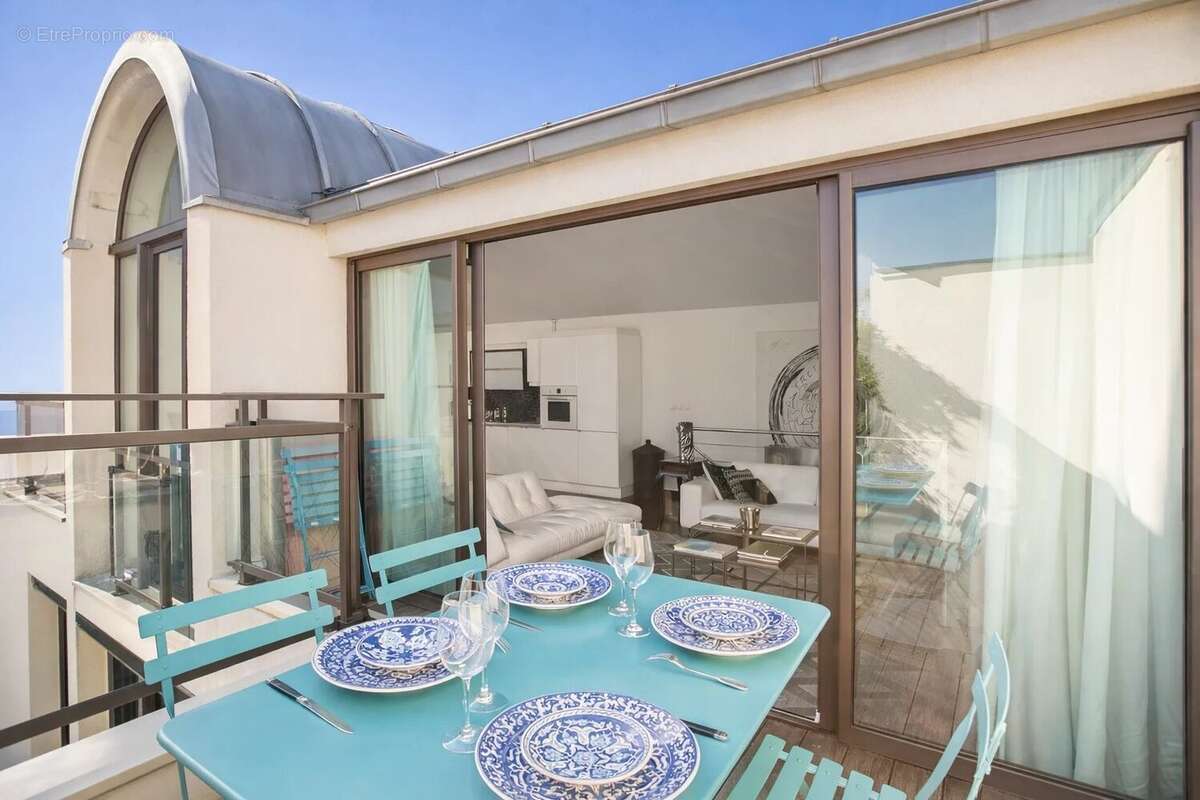 Appartement à NEUILLY-SUR-SEINE