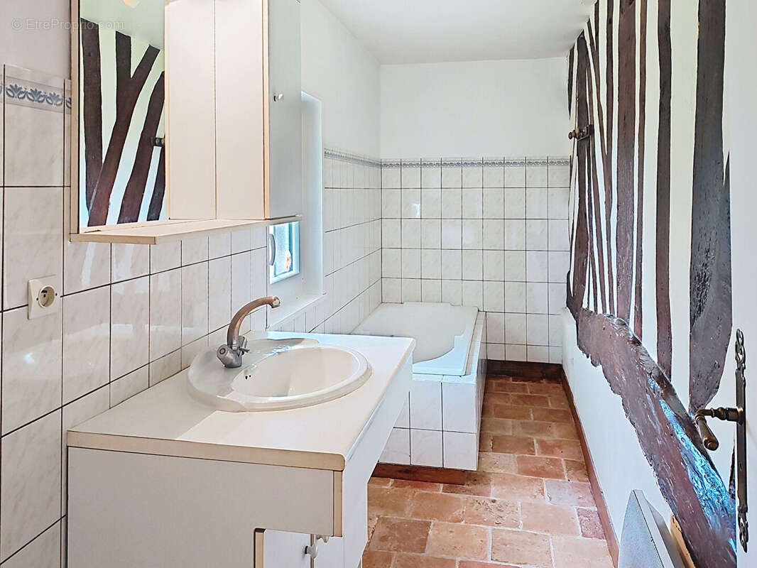 Maison à CRESSEVEUILLE