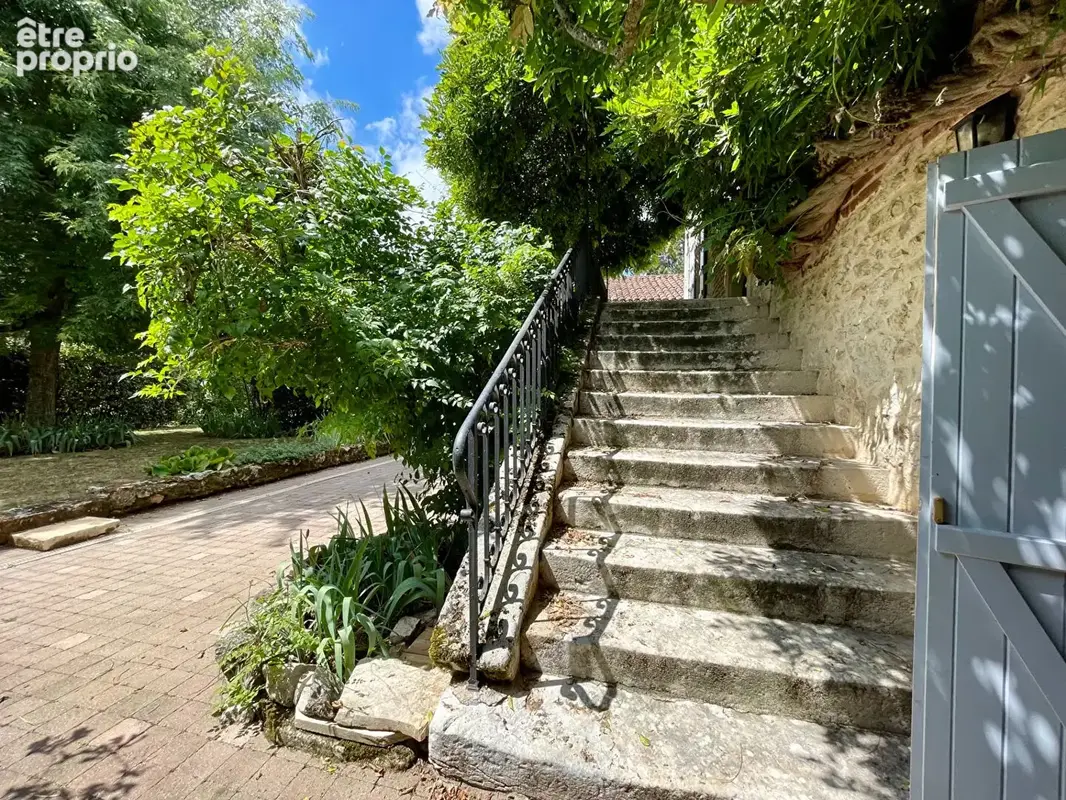 LOT - proche de PRAYSSAC -  Maison en pierre du Quercy rénovée ,3 chambres + appartement indépendant, grange ,piscine à 5 minute - photo 3