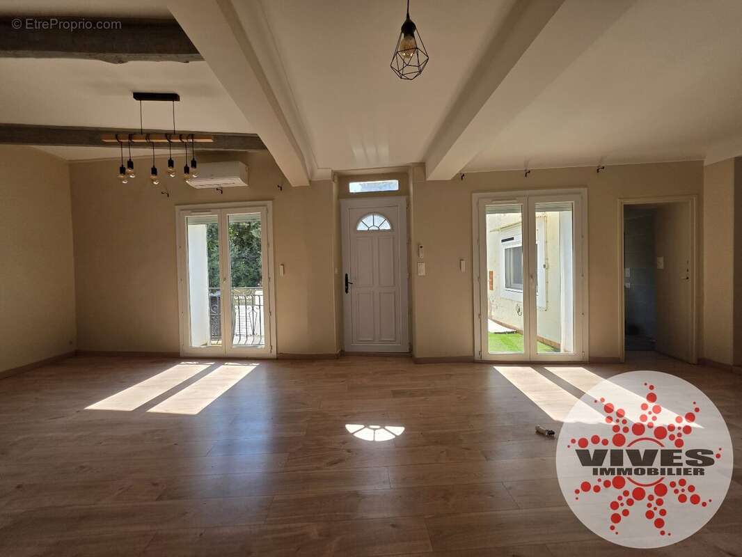 Vigneronne rénovée : 102 m² habitables, 250 m² utiles ! Garage 84 m² & Parking privatif devant la terrasse - photo 9