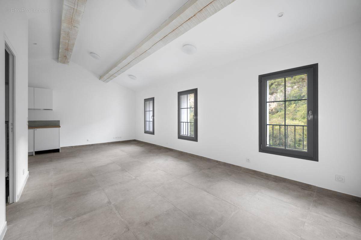 Appartement à TOURRETTE-LEVENS